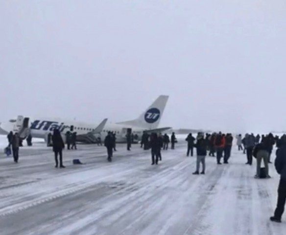 Видео жёсткой посадки Боинг-737 в Усинске Видео жёсткой посадки Боинг-737 в Усинске