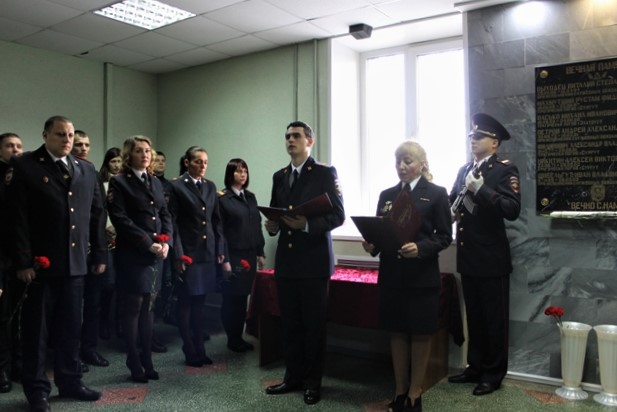 ​В Сургуте открыли стелу в честь полицейского Ильмира Ханова