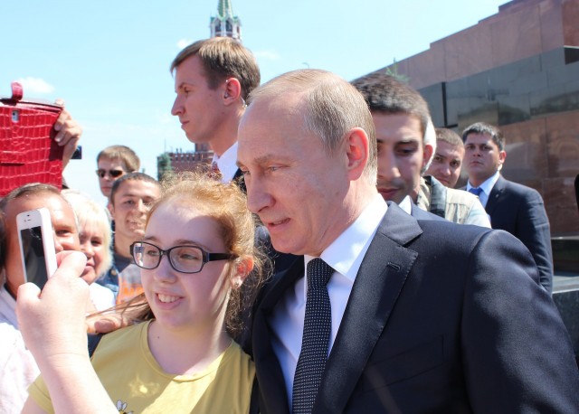 Президент Путин объяснил школьникам, как надо выбирать профессию Президент Путин объяснил школьникам, как надо выбирать профессию