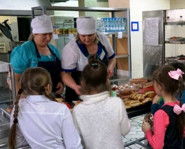 В Сургутском районе родителям школьников выплатили компенсации за питание