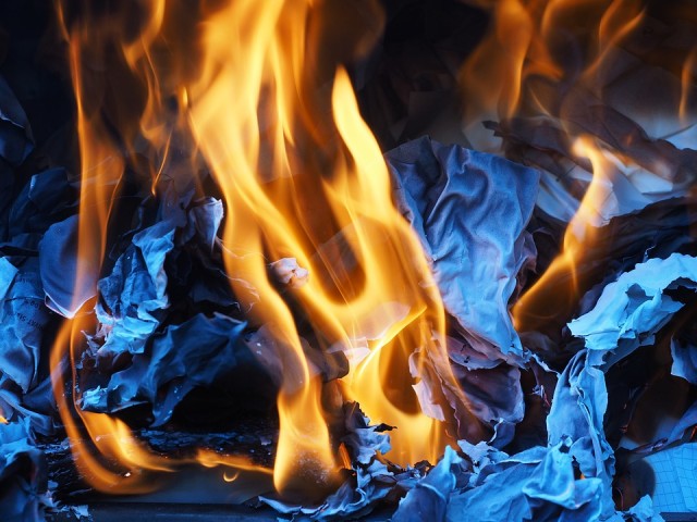 В Барсовском и Сытомино горят дома
