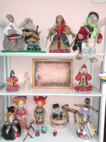 В Барсовской библиотеке открылась выставка авторских кукол