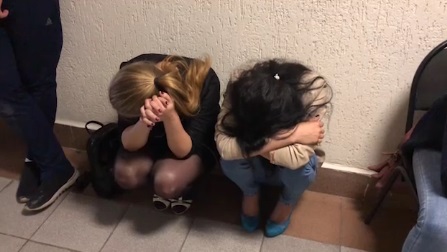 В Тюмени задержали сутенёров, находивших девушек в соцсетях
