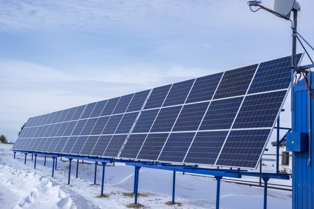 В Югре начала работу солнечная электростанция