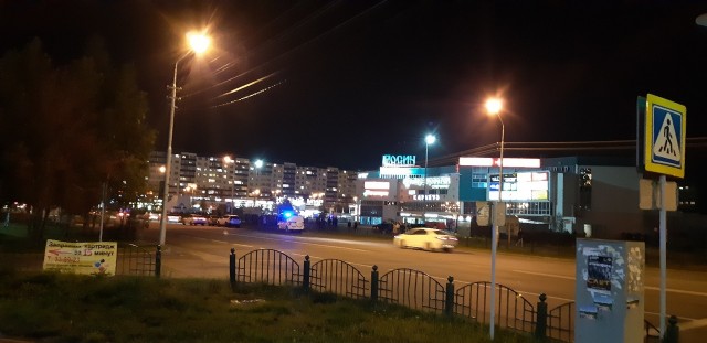 В Сургуте экстренно эвакуировали людей из ТЦ "Росич"