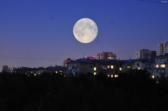 Над Россией взошла огромная Луна. Но завтра её на час не станет