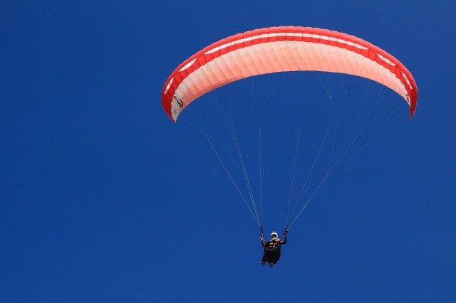 В Югре пройдёт суд над погибшим во время прыжка парашютистом