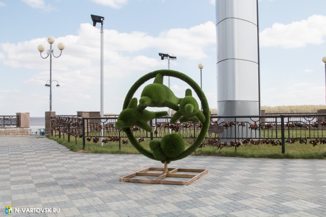 В Нижневартовске к лету город украшают арт-объектами В Нижневартовске к лету город украшают арт-объектами