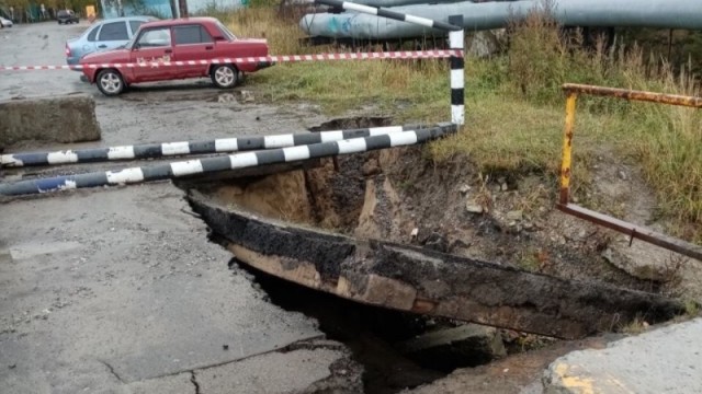 Из-за обрушения моста в Сургутском районе нарушено автомобильное движение