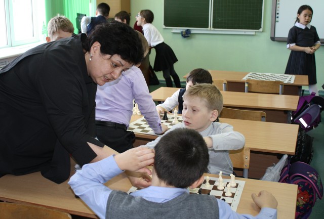 Как в посёлке Фёдоровском шахматы преподают