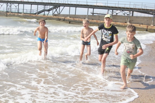 ​Сто детей-сирот отдохнули этим летом на побережье Крыма