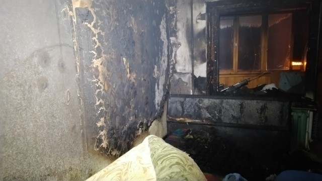 В Сургуте пожарные спасли из горящей квартиры двух человек