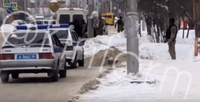 Силовики в центре Сургута провели спецоперацию