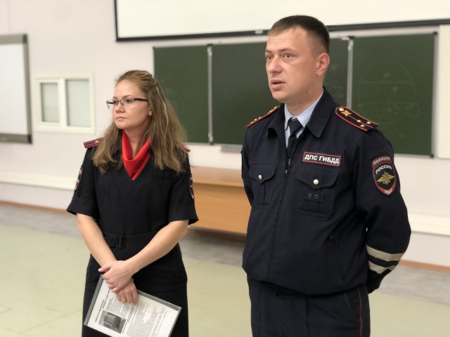 Полицейские Сургутского района зовут на службу выпускников факультета «Юриспруденция»