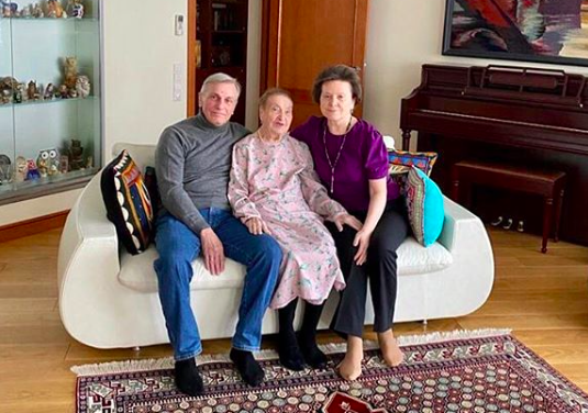 Мама губернатора Югры отпраздновала 90-летний юбилей