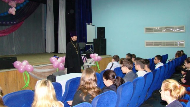 В Барсово состоялась встреча старшеклассников со священником