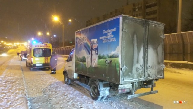 В Екатеринбурге «Газель» сбила рабочего, чистившего снег В Екатеринбурге «Газель» сбила рабочего, чистившего снег