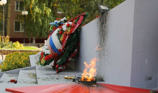 В Нефтеюганске вандалы осквернили монумент «Воину-Освободителю»