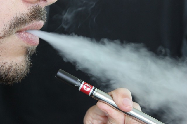 Минпромторг хочет приравнять все виды электронных сигарет к обычным