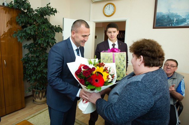 ​Андрей Трубецкой поздравил с Днём матери жительницу Белого Яра