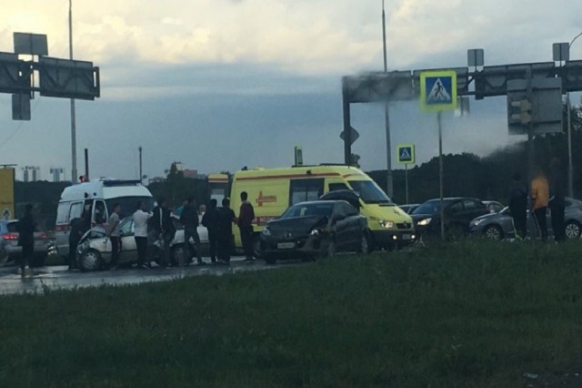 В Екатеринбурге пять человек пострадали в страшном ДТП
