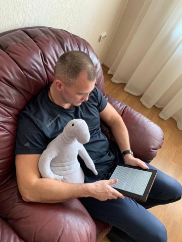 Андрей Трубецкой в выходные проводит время с книгами и Ждуном Андрей Трубецкой в выходные проводит время с книгами и Ждуном