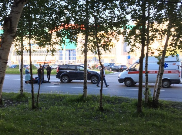 В Сургуте мотоциклист залетел под колёса «Тойоты» В Сургуте мотоциклист залетел под колёса «Тойоты»