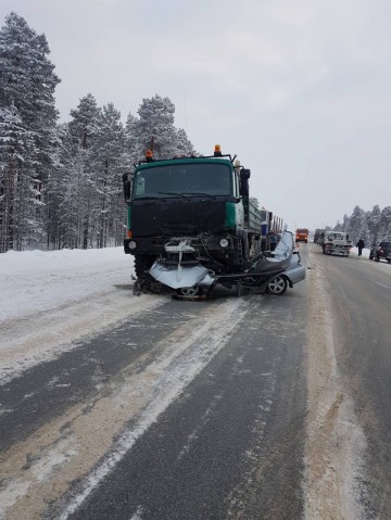 На трассе Сургут - Когалым в аварии погибли три человека