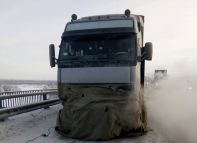 В Нефтеюганском районе сотрудники ГИБДД оказывают помощь водителям
