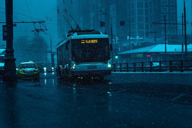 Пассажирка потеряла сознание от удара током в ярославском троллейбусе