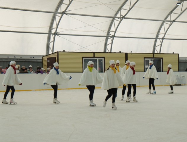 В Сургутском районе жителей приглашают покататься на коньках. Обзор площадок