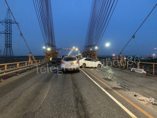 ​Два человека пострадали в ночной аварии на мосту через Обь под Сургутом