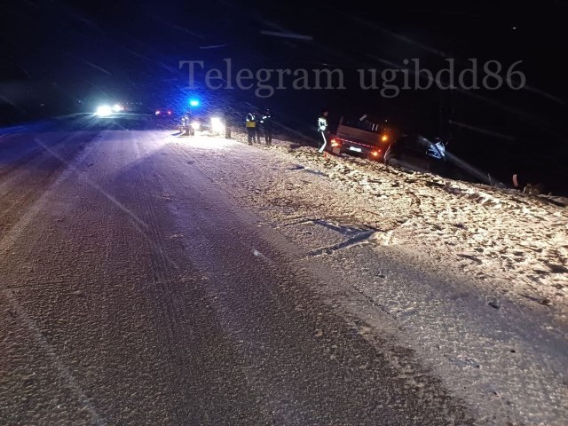 В ХМАО из-за выезда на встречку в ДТП погибли 3 человека, в том числе ребенок