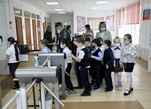 ​Школы ХМАО усилят меры безопасности после стрельбы в Ижевске
