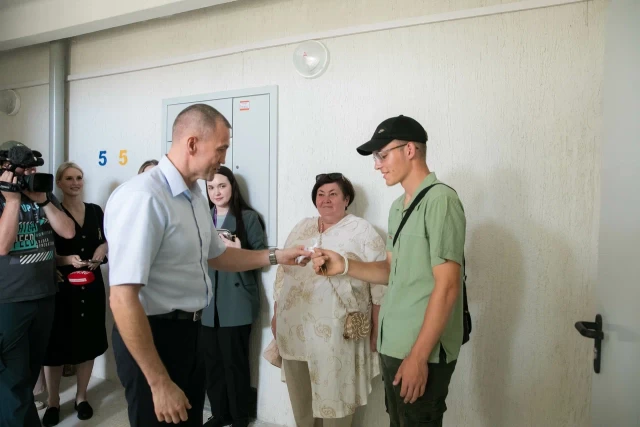​В Сургутском районе в 2023 году ключи от новых квартир получат 20 детей-сирот
