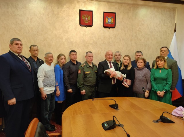 В ХМАО супруге погибшего в зоне СВО Данилы Кима вручили орден Мужества В ХМАО супруге погибшего в зоне СВО Данилы Кима вручили орден Мужества