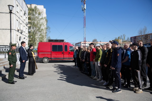 Новобранцы из Сургута и Сургутского района отправились на службу в войска