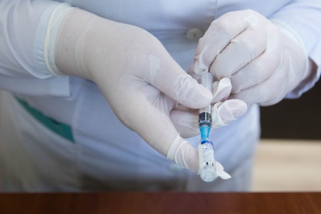 ​Глава депздрава ХМАО оценил эффективность вакцины против «кентавра»