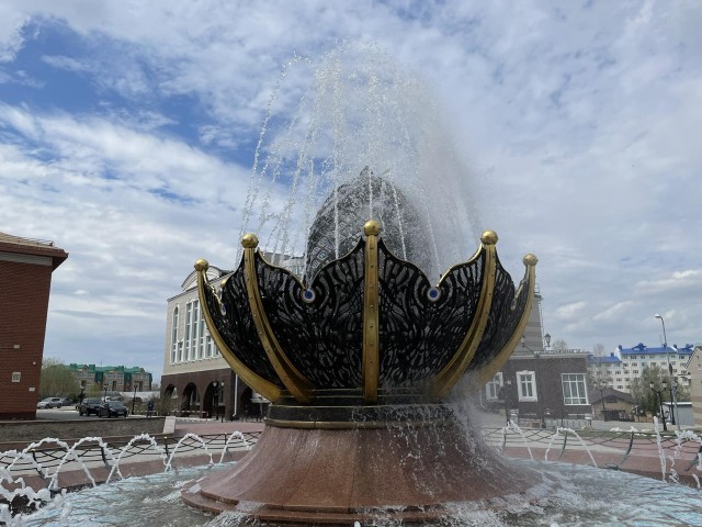 В Ханты-Мансийске «ожили» фонтаны