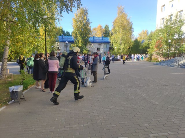 В Сургуте эвакуировали детскую поликлинику