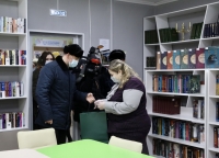 Андрей Трубецкой подарил любимые книги Сайгатинской библиотеке