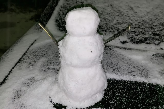 В ХМАО жители начали лепить снеговиков. Фото