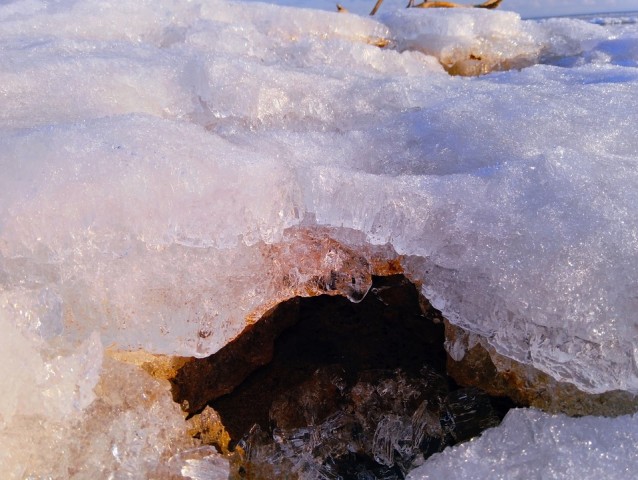 ​Жителям Сургутского района напомнили об опасности выхода на весенний лёд