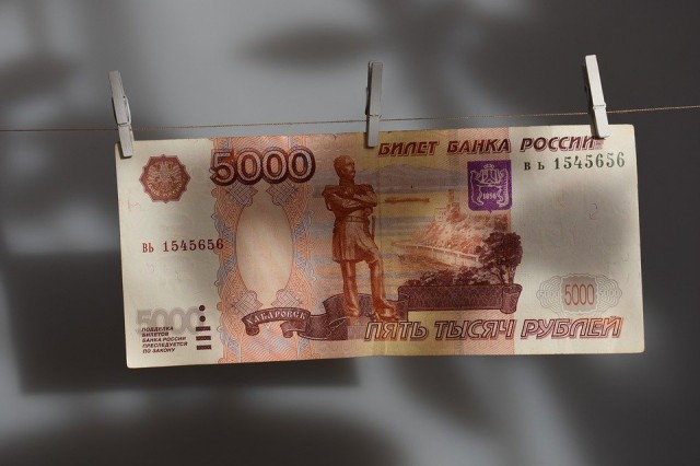 В Нижневартовске в банке обнаружили пятитысячную купюру-фальшивку В Нижневартовске в банке обнаружили пятитысячную купюру-фальшивку