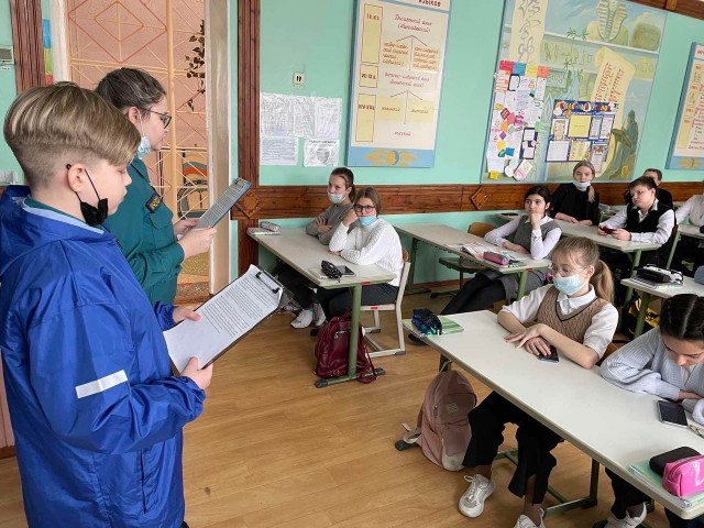 «Звёзды Героев»: в Белоярской школе ученики поддержали патриотическую акцию