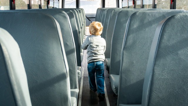 В Сургуте детей по домам развезёт школьный автобус