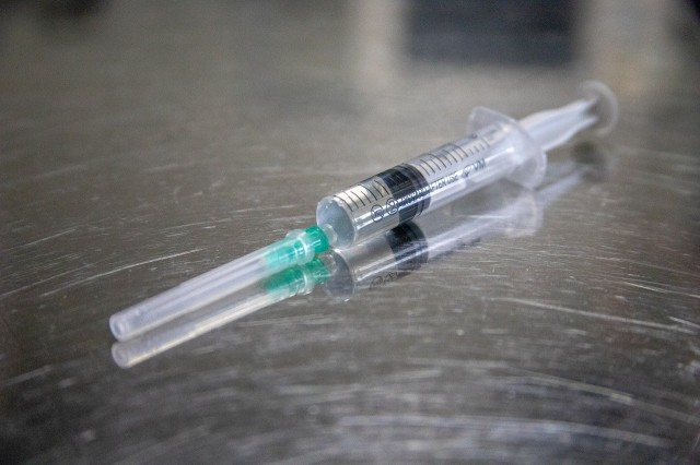 ​В Сургутском районе вакцинированы почти 80 процентов жителей от плана