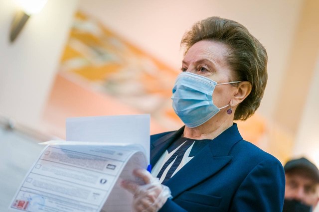 ​Губернатор Югры Наталья Комарова проголосовала на выборах