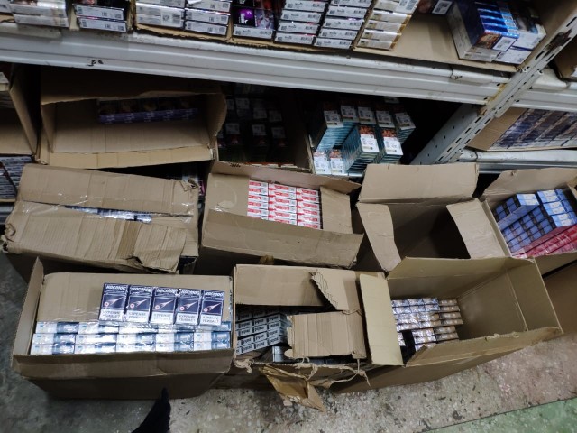 В Сургуте незаконно продавали 13 тысяч пачек табачных изделий