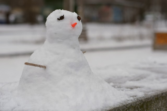 ​В Белом Яре детей оставили без фигур Деда Мороза и Снегурочки